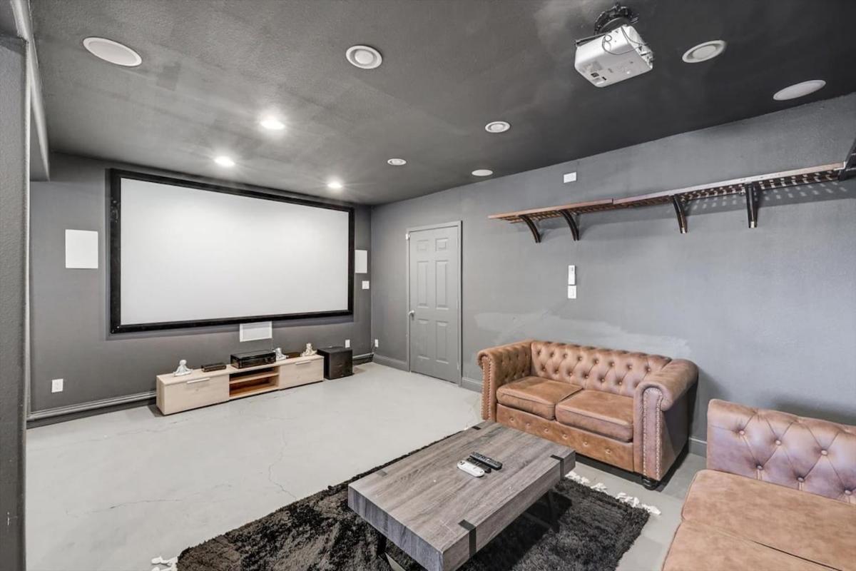 Stunning 5Br 2Ba Holiday Home With Private Pool And Cinema Dallas Exterior photo